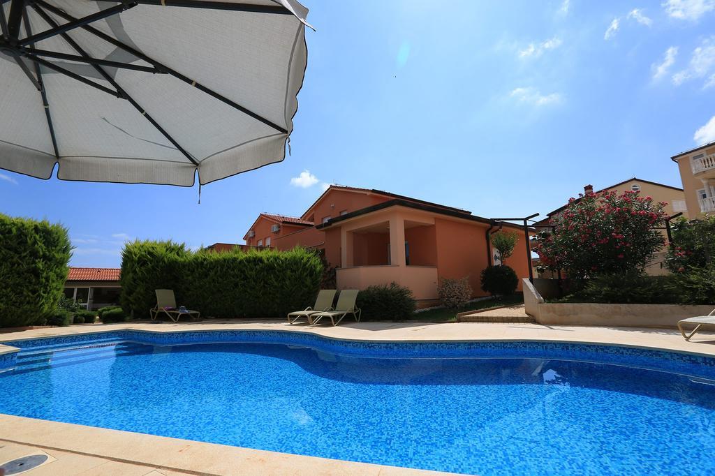 Ližnjan Apartments Meri מראה חיצוני תמונה