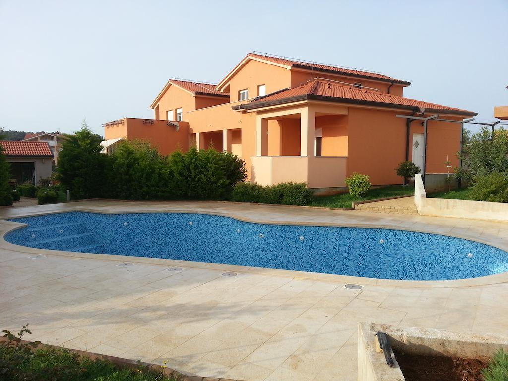 Ližnjan Apartments Meri מראה חיצוני תמונה